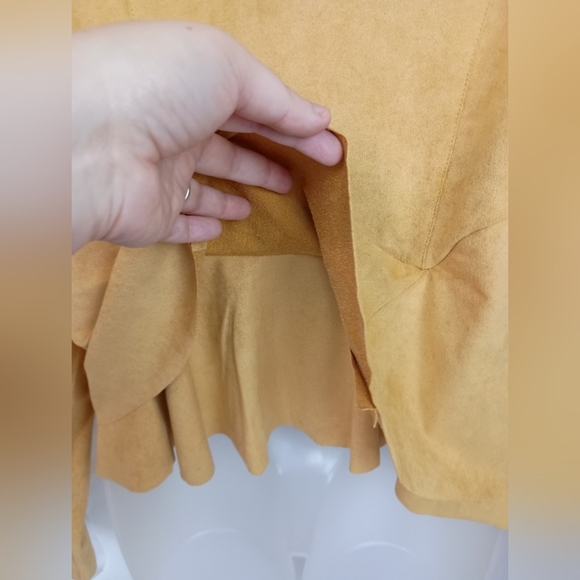 WILLOW & ROOT Western Chic Butterly Yellow Faux Suede Moto Jacket  (#1,530)(C) - Picture 10 of 11